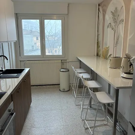 Porte Jeune - 3 Balcon Fibre Netflix Apartment *
